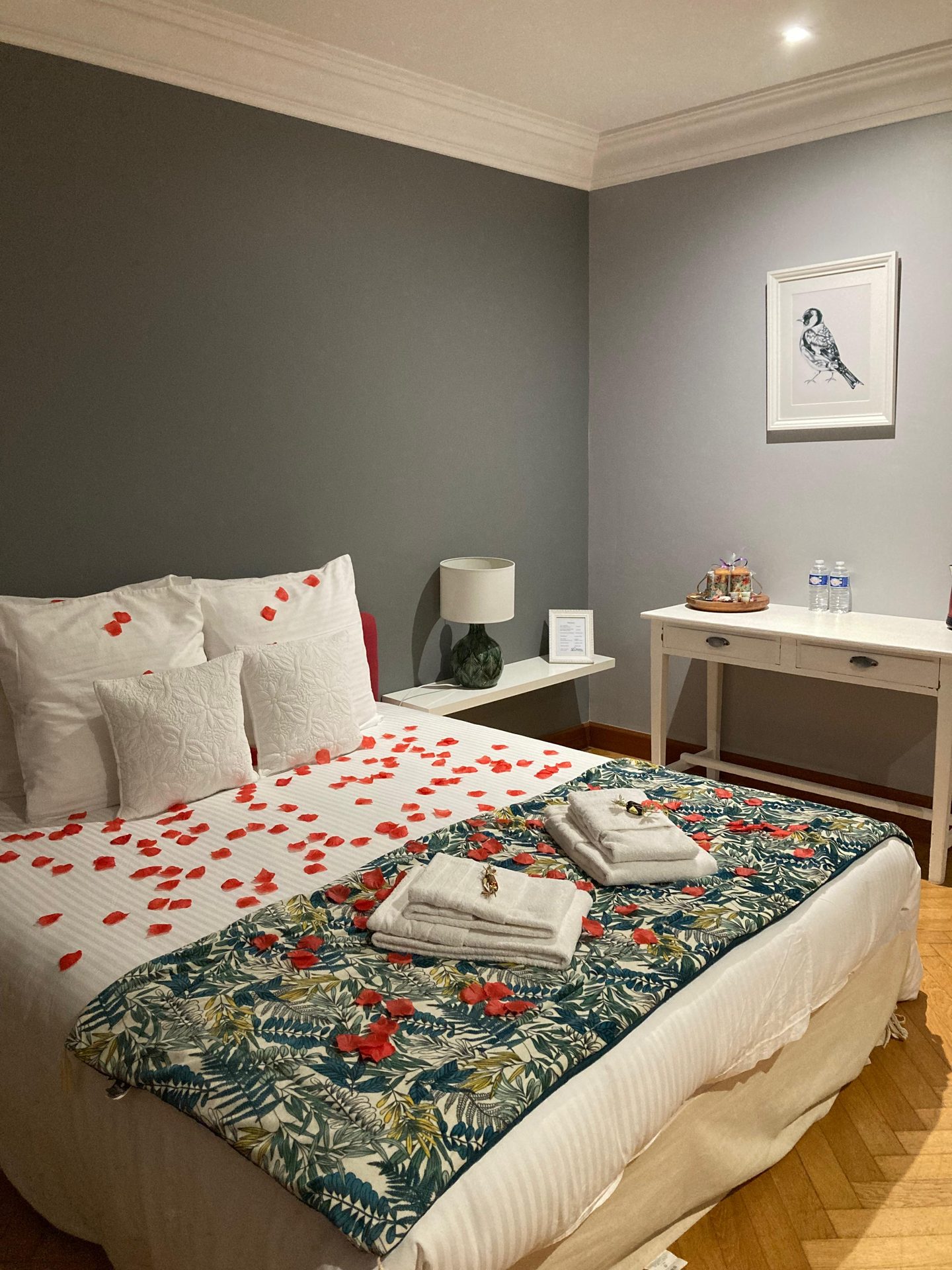 Chambre décorée pour un séjour romantique de la Saint-Valentin